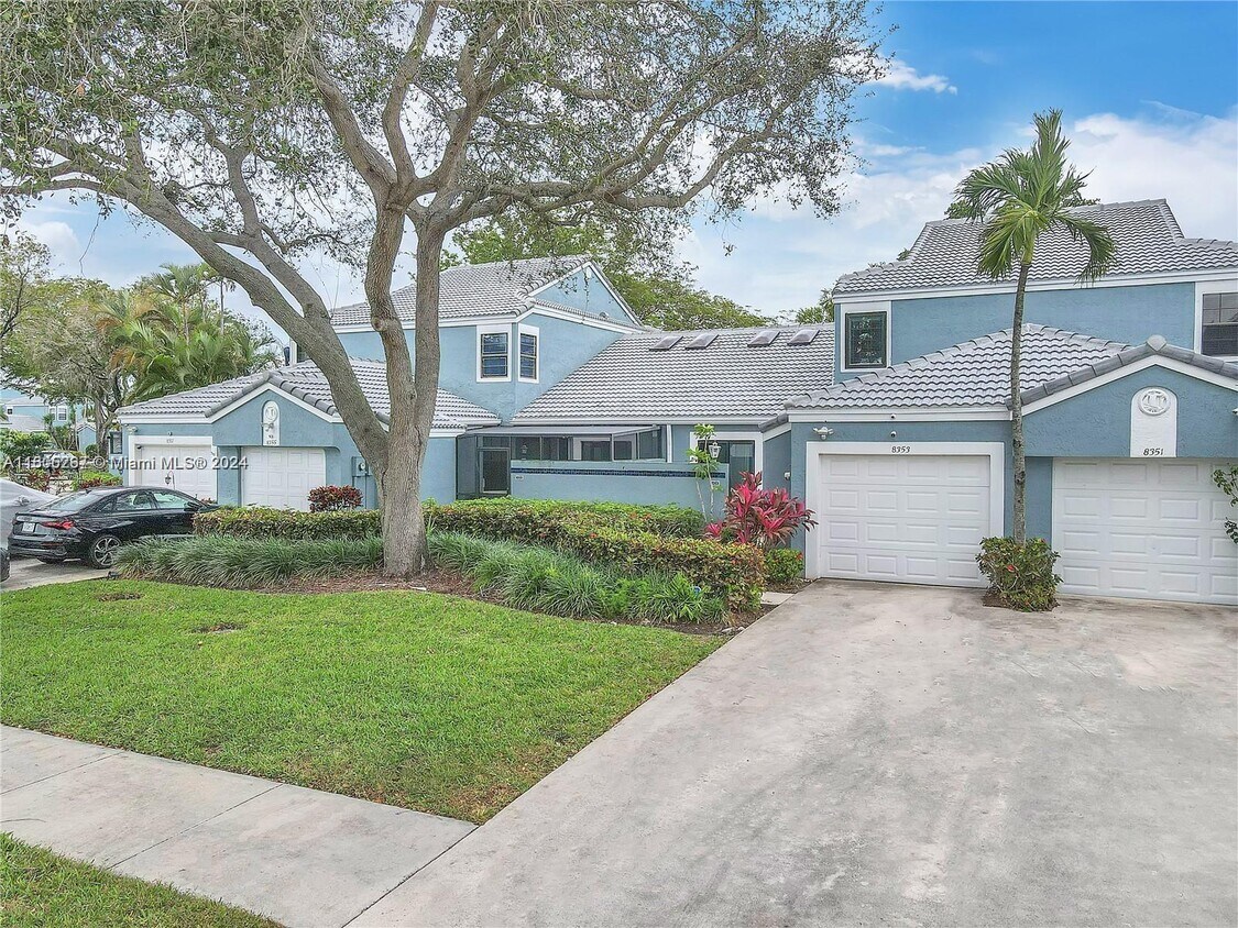 Foto principal - 8353 Waterford Ave