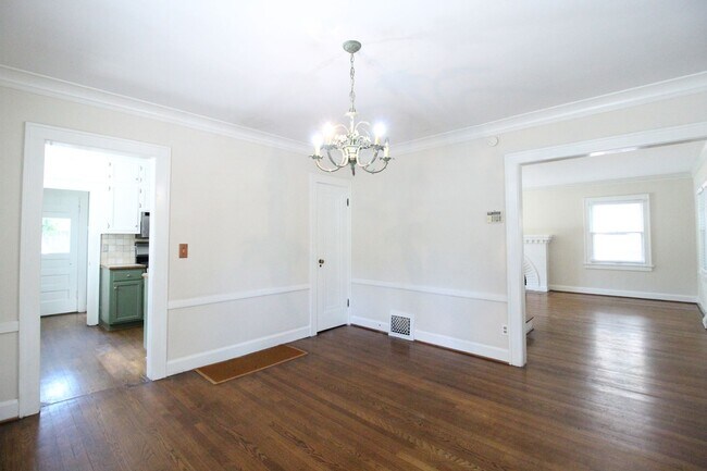 Foto del edificio - December FREE On This 3 Bedroom 1.5 Bath Home Just Minutes From Brookside