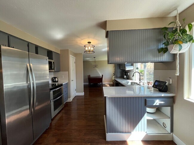 Building Photo - Astounding 3 bed 3 bathroom home in Beaver...