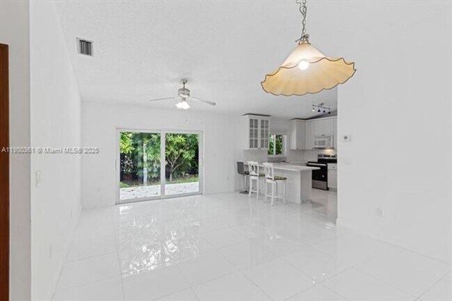 Foto del edificio - 9617 SW 144th Pl