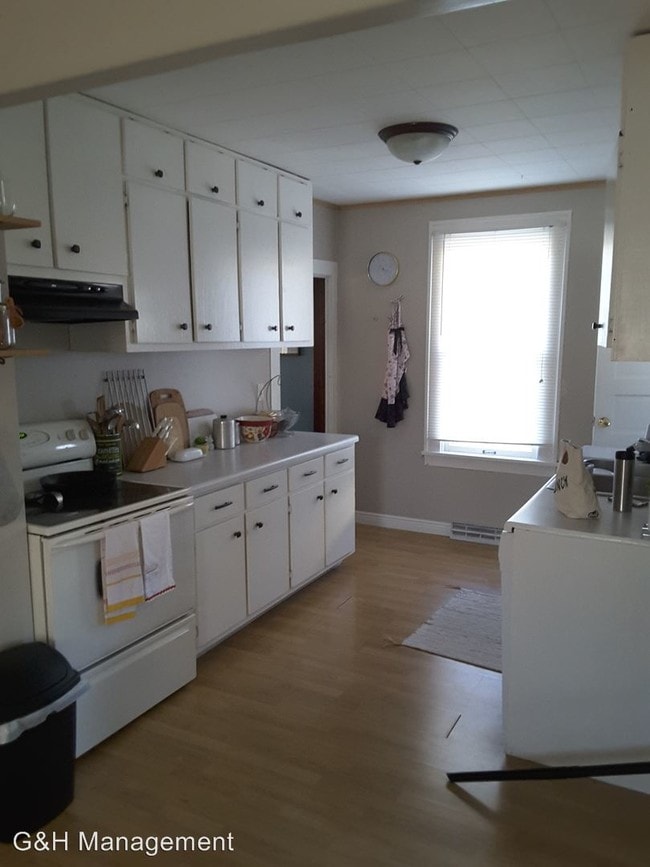 Building Photo - 3 br, 1 bath House - 708 9th Ave NE