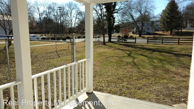 Building Photo - 2 br, 1 bath House - 303 N Main Street