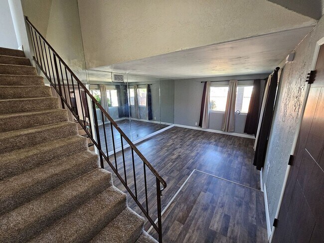 Building Photo - 40265 Poppy Dr