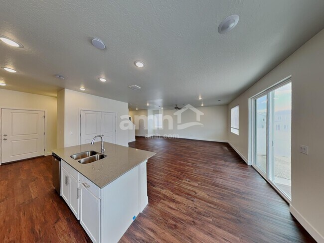 Building Photo - 7123 Woods Rose Dr