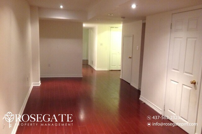 Photo du bâtiment - 1-Bedroom Basement Apartment with Parking – Pet-Friendly – Mississauga