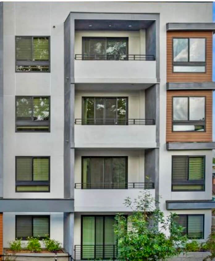 Primary Photo - 423 Oak St