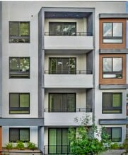 Building Photo - 423 Oak St