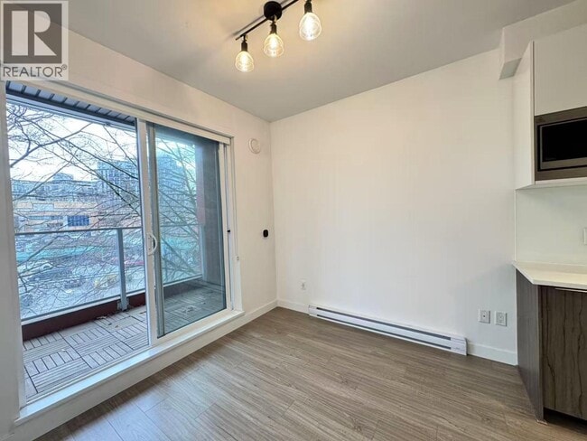 Building Photo - 379 E Broadway