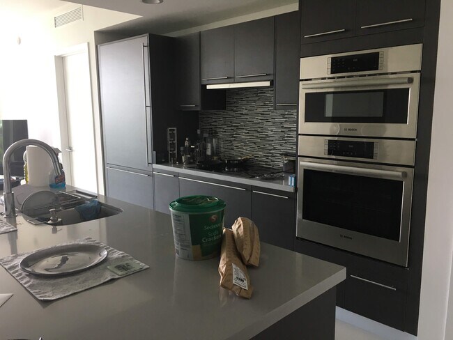 Foto del edificio - 7825 NW 107th Ave