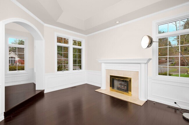 Building Photo - Large 4 Bedroom Home in Marymoor Hill