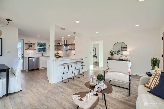 Building Photo - 7146 31st Ave SW