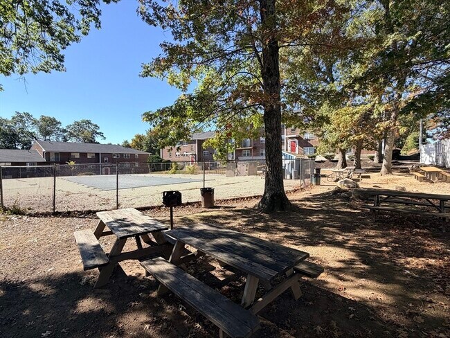 Foto del edificio - 271 Boston Post Rd E