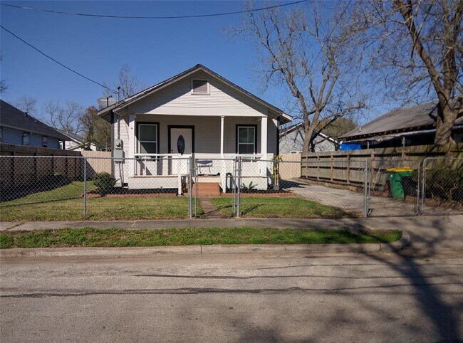 Foto del edificio - 218 E Wright Ave