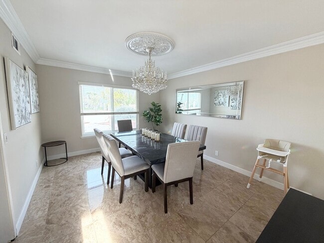 Foto del edificio - Fully Furnished Hillside Pool Home with Panoramic Views in Prime Diamond Bar