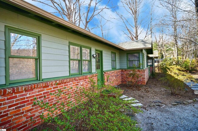 Building Photo - 1671 Hogback Mountain Rd