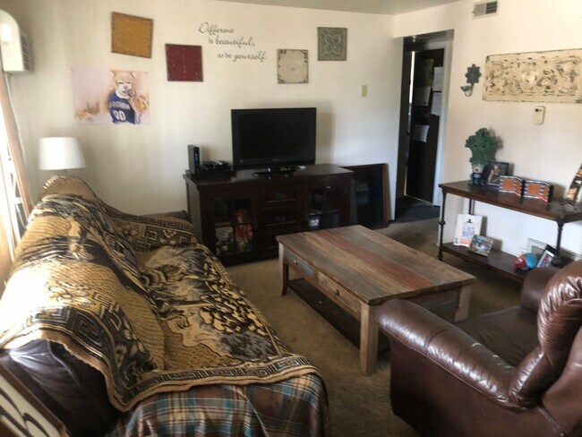 Building Photo - 2 Bedroom Apartment