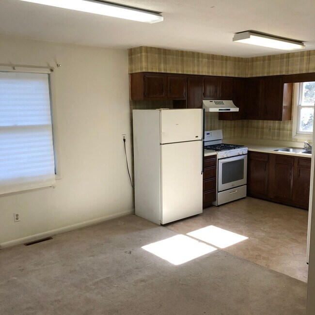 Foto del edificio - 3 Bed/2.5 Bath Home in Wiles Hill - Available May 20th!