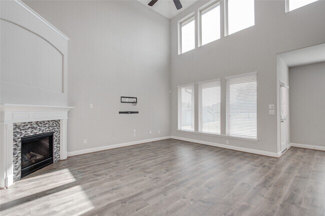 Foto del edificio - 12816 Oak Fls Dr