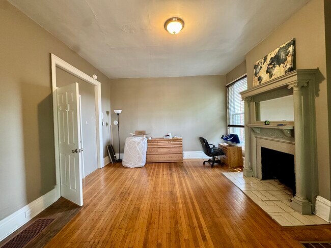 Bedroom 1 - 1749 Crafton Blvd