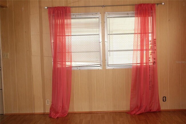 Foto del edificio - 204 50th Ave Dr W