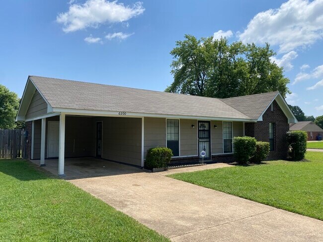 Building Photo - $500 OFF FIRST MONTH'S RENT!