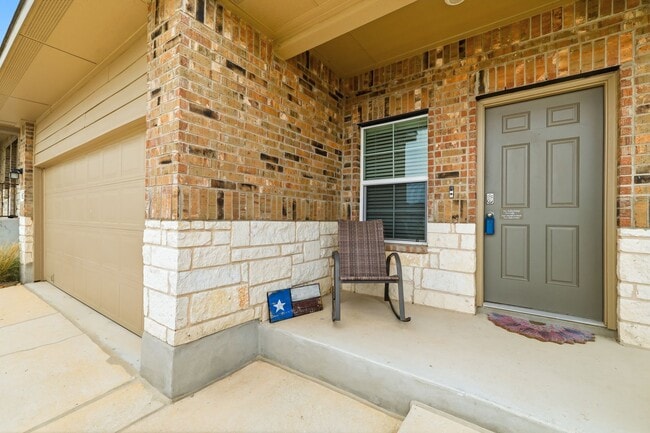 Foto del edificio - ***MOVE-IN SPECIAL: TWO WEEKS FREE***Two-Story Home with Main-Level Primary & Loft