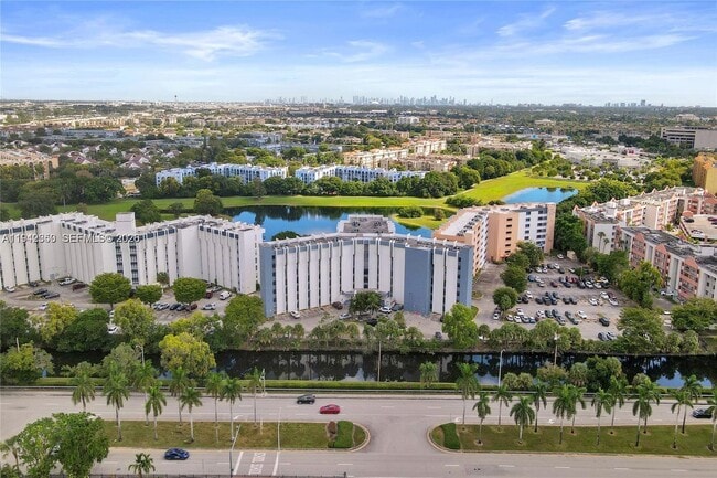 Foto del edificio - 9686 Fontainebleau Blvd