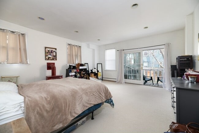 Building Photo - 402 Putnam Ave