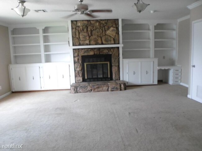 Building Photo - 4 br, 2 bath House - 1612 Chatsworth Dr.