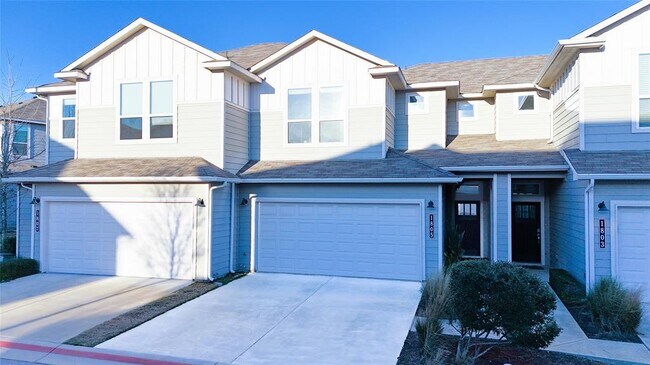 Building Photo - 1805 Roseburg Dr