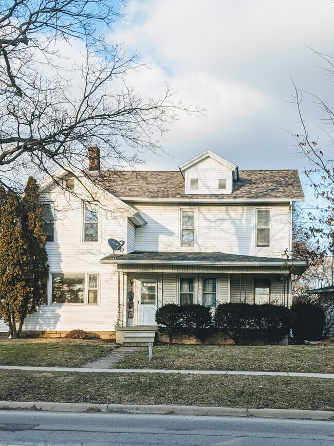 Building Photo - 604 Sandusky St