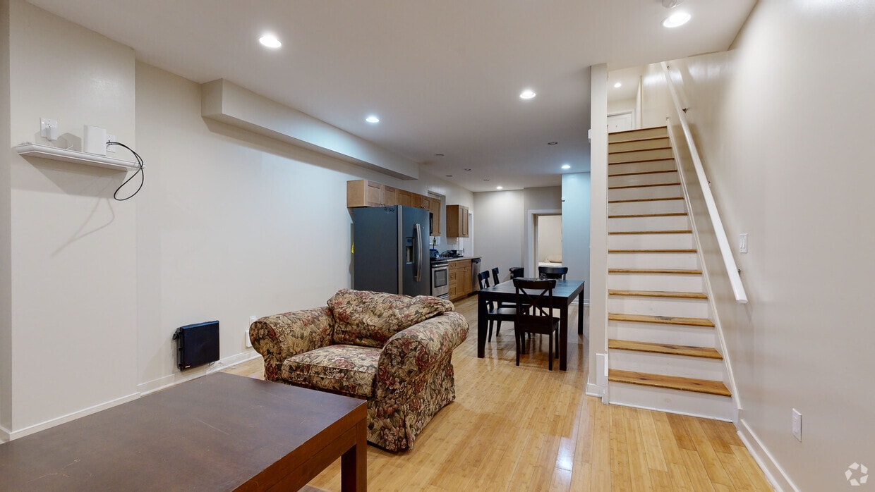 Photo - Carlisle Court: Medical Dental & Pharm Apartments