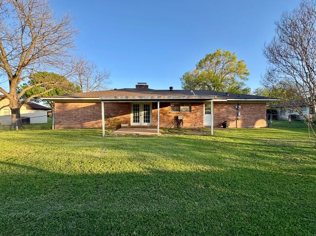 Building Photo - 328 E Johnson St