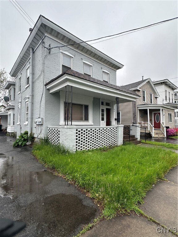 Foto principal - 64 E 5th St