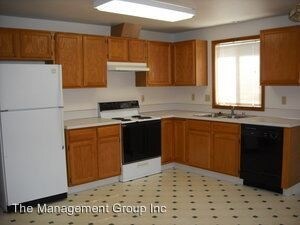 Building Photo - 124 NE Juniper Ave