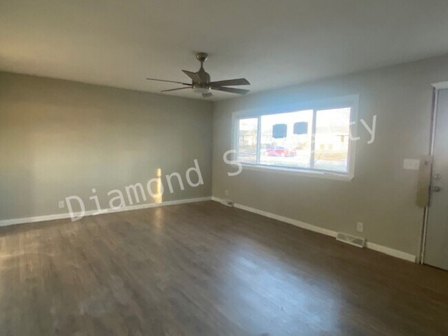 Building Photo - Cute 3-Bedroom Home Located Near Bass Pro!