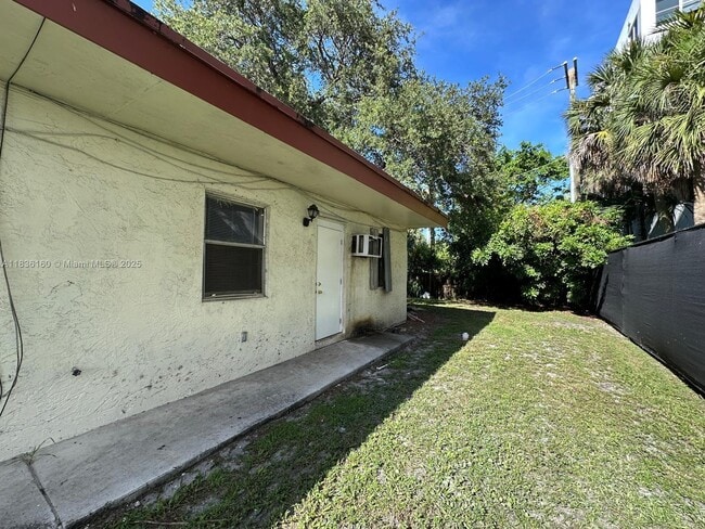 Building Photo - 616 NW 4th Ave