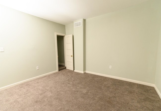 Building Photo - 1603 N Warwick Ave