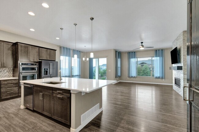 Foto del edificio - Beautiful $1,000,000 Ranch Style Home in F...