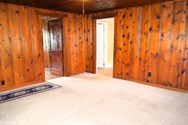Building Photo - 1851 Pine Ridge Rd