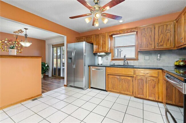 Building Photo - 6819 T Gabbert Dr