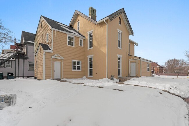 Foto del edificio - 621 E Main St