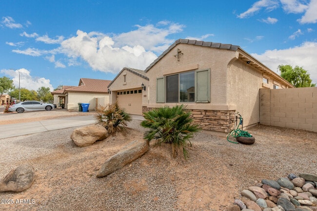 Foto del edificio - 10355 W Wood St