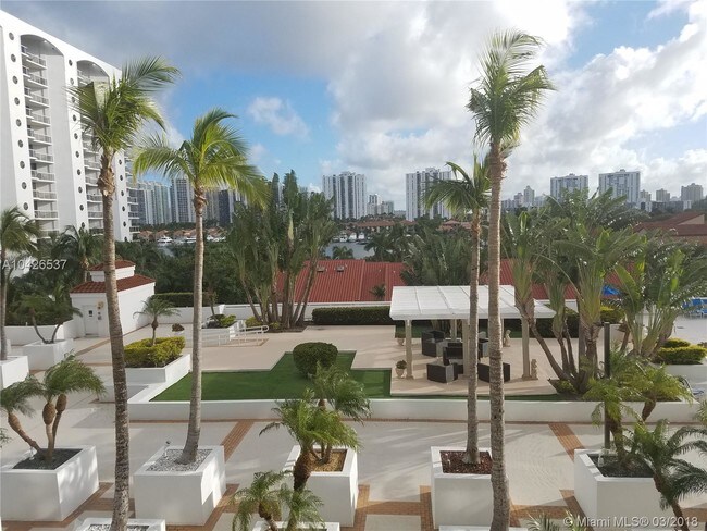 Foto del edificio - 3600 Yacht Club Dr