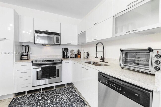 Building Photo - 133 NE 2nd Ave