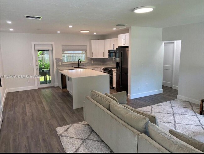 Foto del edificio - 6327 SW 44th St