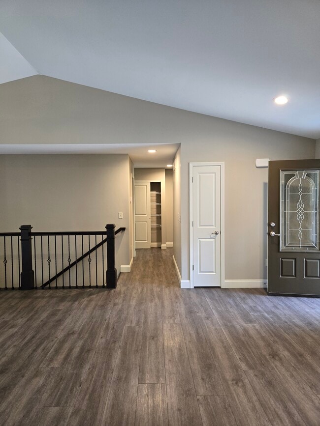 Building Photo - 75 Lucinda Dr
