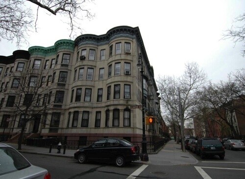 Primary Photo - 213 Clinton St