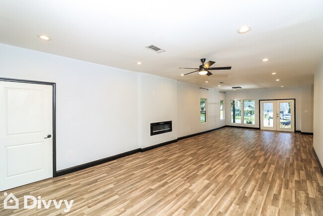 Building Photo - 1433 Willow Dr