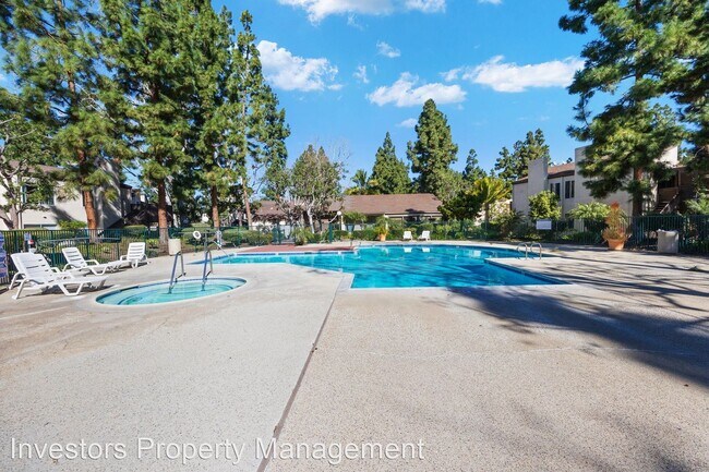 Foto del edificio - 1 br, 1 bath House - 1360 Cabrillo Park Dr...